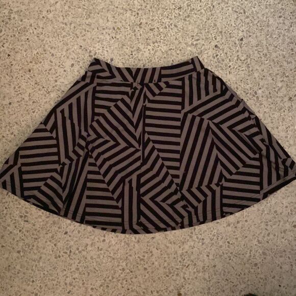 COTTON ON MINI SKIRT FLAIR Pockets SMALL BLACK TAUPE - Picture 2 of 5